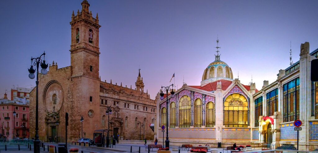 Iglesia de los Santos Juanes and the Central Market of Valencia.